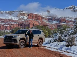 2025 Lexus LX 700h Earth Pictures