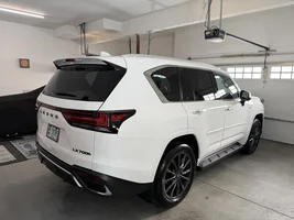 LX700h F-Sport 2026