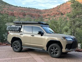 Prinsu roof rack and extra gas on the side.