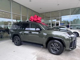 New owner of Lexus LX 700h Overtrail in Nori Green. I’m obsessed with all of the blacked out details and the tires. I traded in a Grand Wagoneer.