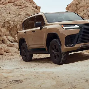 Lexus-LX-Overview-LXh-hero-desktop-1920x795-LEX-LXH-MY25-0024.webp