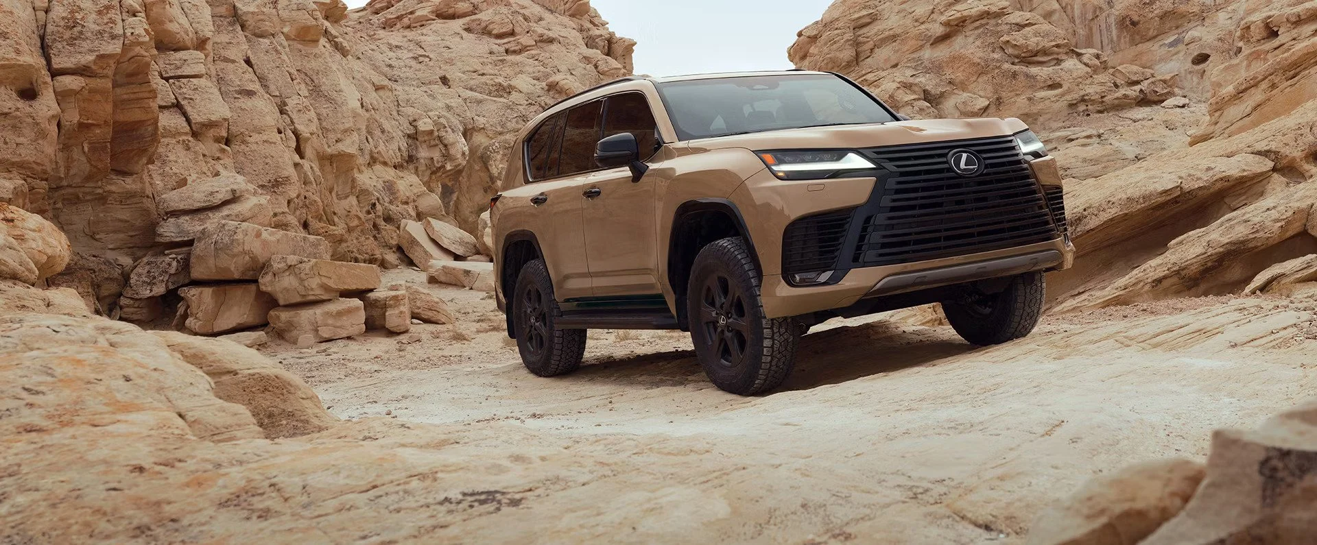 Lexus-LX-Overview-LXh-hero-desktop-1920x795-LEX-LXH-MY25-0024.webp